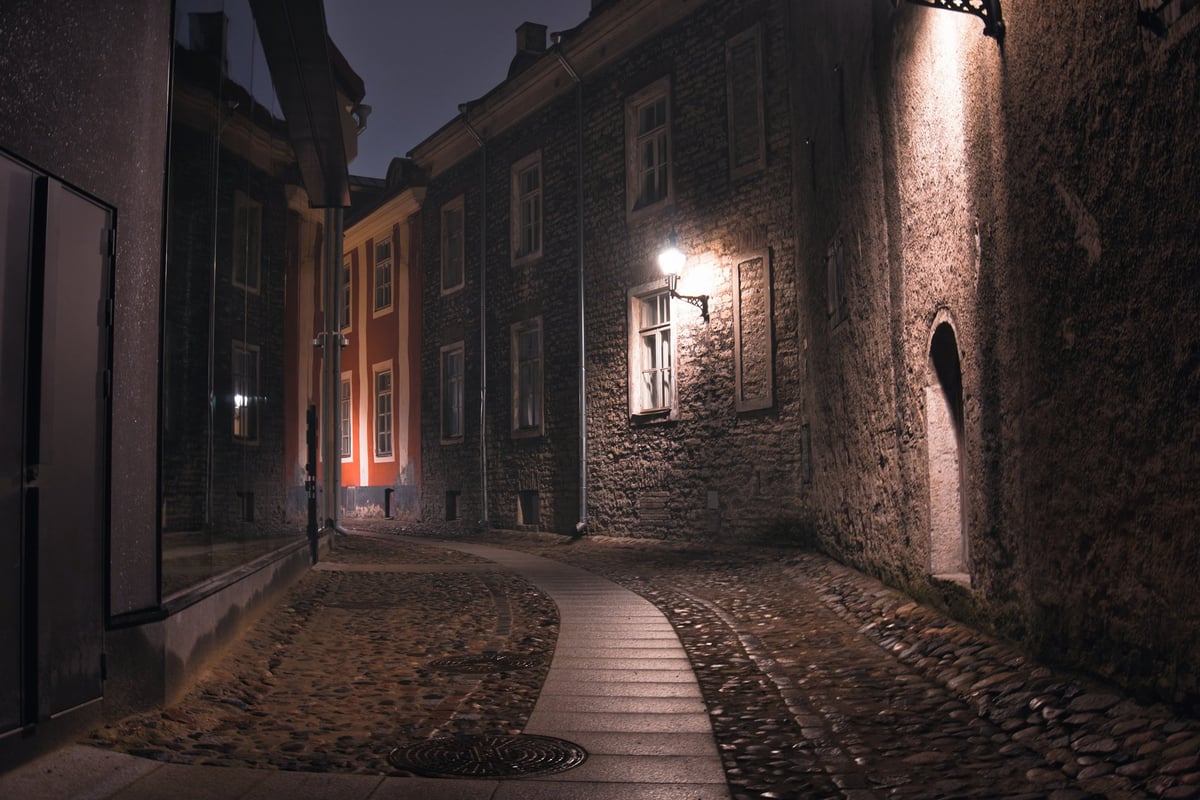 Cobblestone alley with vintage streetlamp
